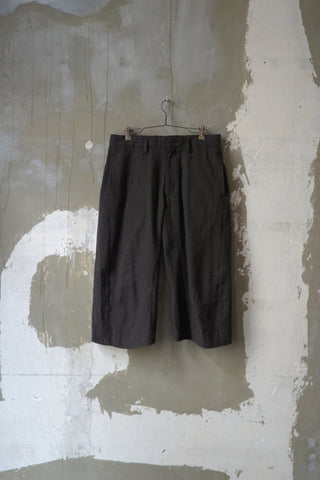 KNEE DARTED FLARE SHORTS