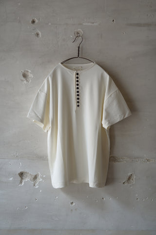 TEN BUTTON SHORT SLEEVE TEE