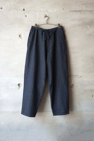 ネイビーデニム テーパードパンツ
